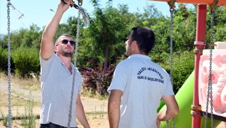 Yalova Paşakent Mahallesi’nde parklar yenilendi, sokaklarda kapsamlı temizlik yapıldı